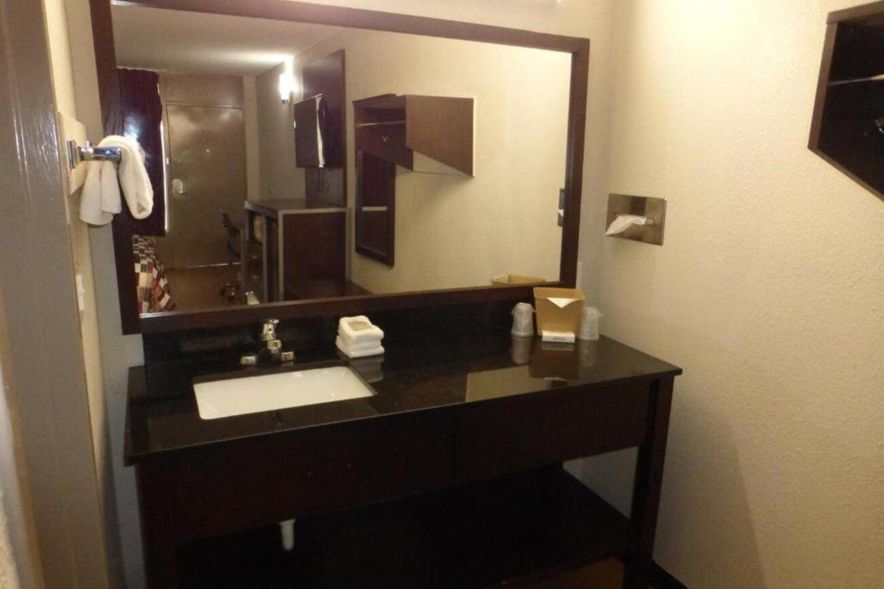 Red Roof Inn Corpus Christi North - Near Downtown Экстерьер фото